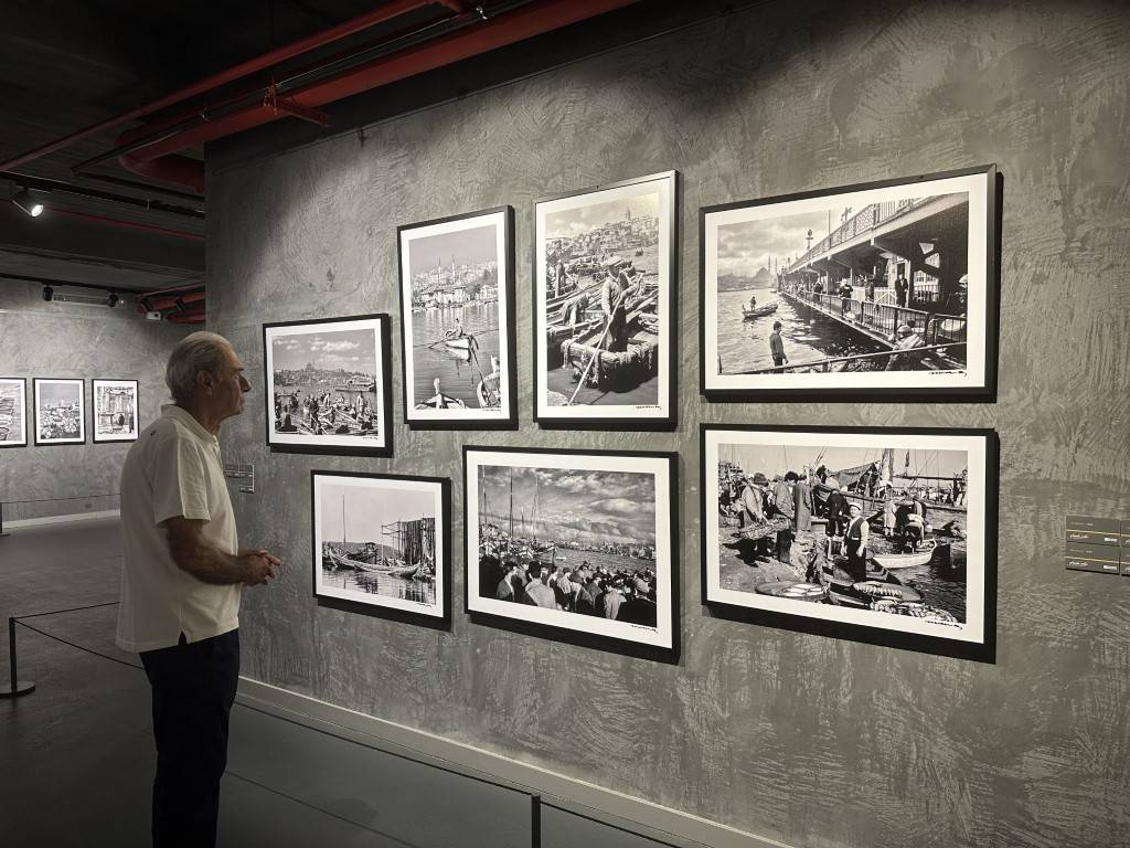 İzzet Keribar'ın "Efsunlu Şehir" sergisi sanatseverlerle buluştu 4
